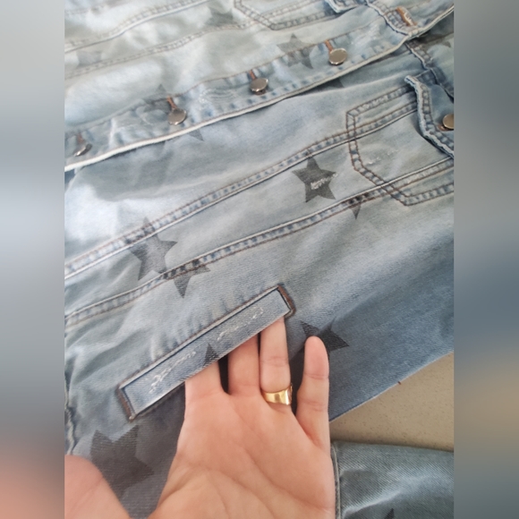 NWOT VELVET HEART Superbe veste en jeans oversize bleue claire, motifs étoilés - Picture 6 of 8
